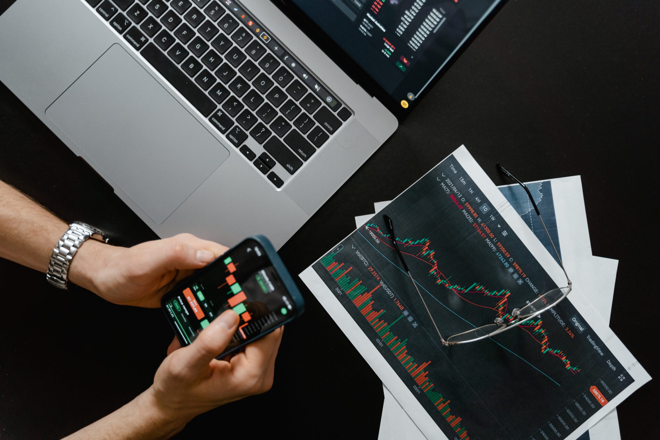 Bull vs bear market portrays the upward trends and recessions of the stock market